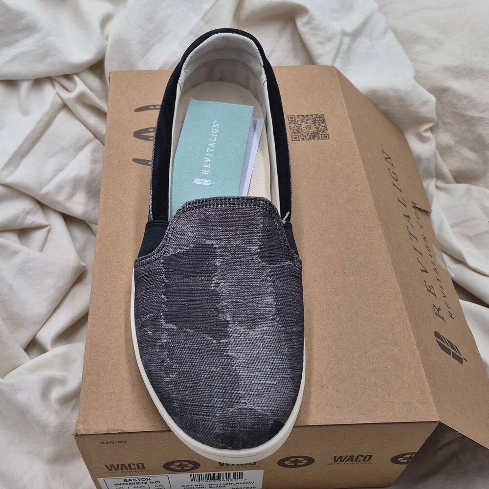 NEW Spenco Easton women's slip-on sneaker stonewashed canvas upper size 9D